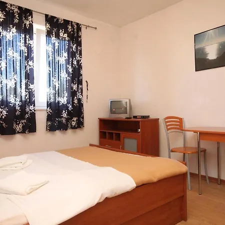 Studio Banj 8206a Апартаменты Dobropoljana